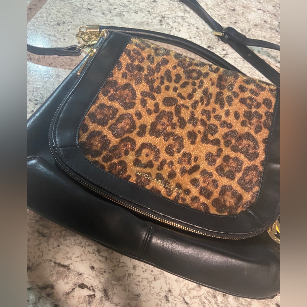 Micheal Kors Cheetah Print Crossbody Bag - Picture 2 of 10